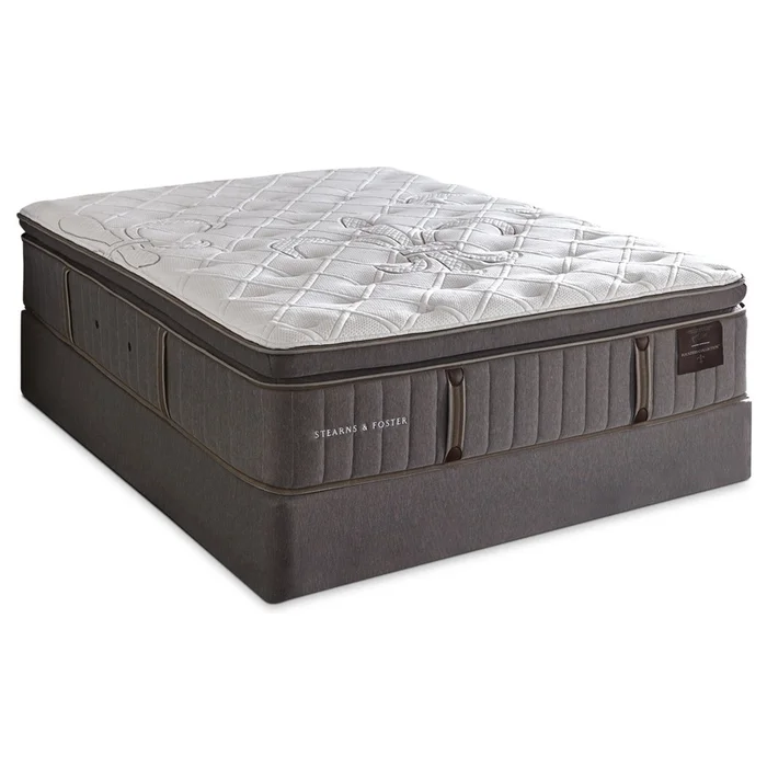 Stearns & Foster Eastminster Pillow-Top Queen Mattress Set|Ensemble matelas plateau-coussin Eastminster de Stearns & Foster pour grand lit