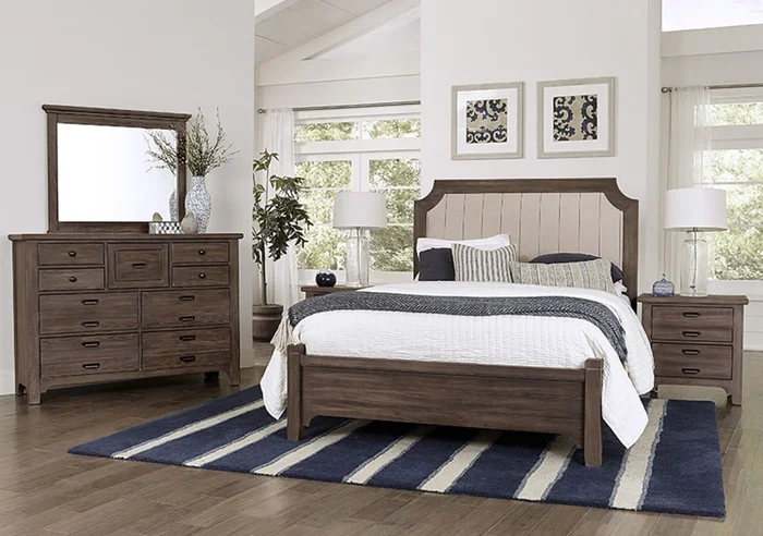 Vaughan-Bassett Bungalow 2pc Upholstered Bedroom Set in Folkstone